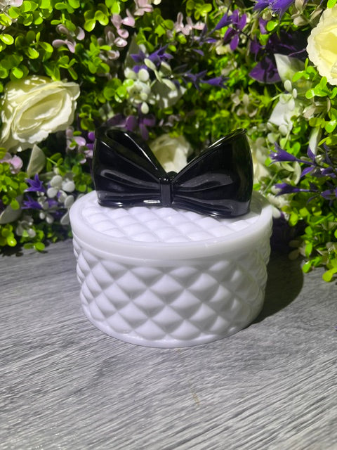 Bow Lid Pot
